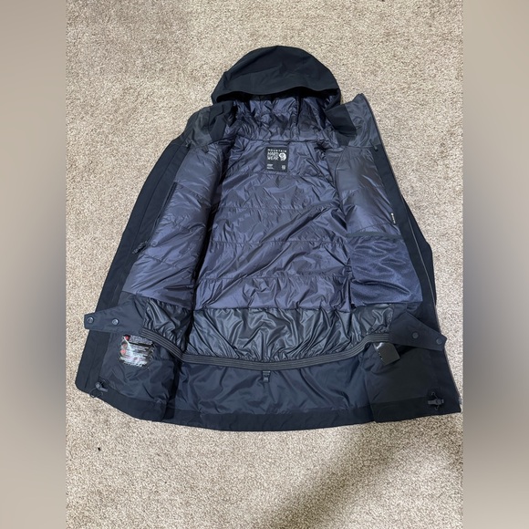 Women’s Mountain Hardwear Ski Jacket - Picture 2 of 2